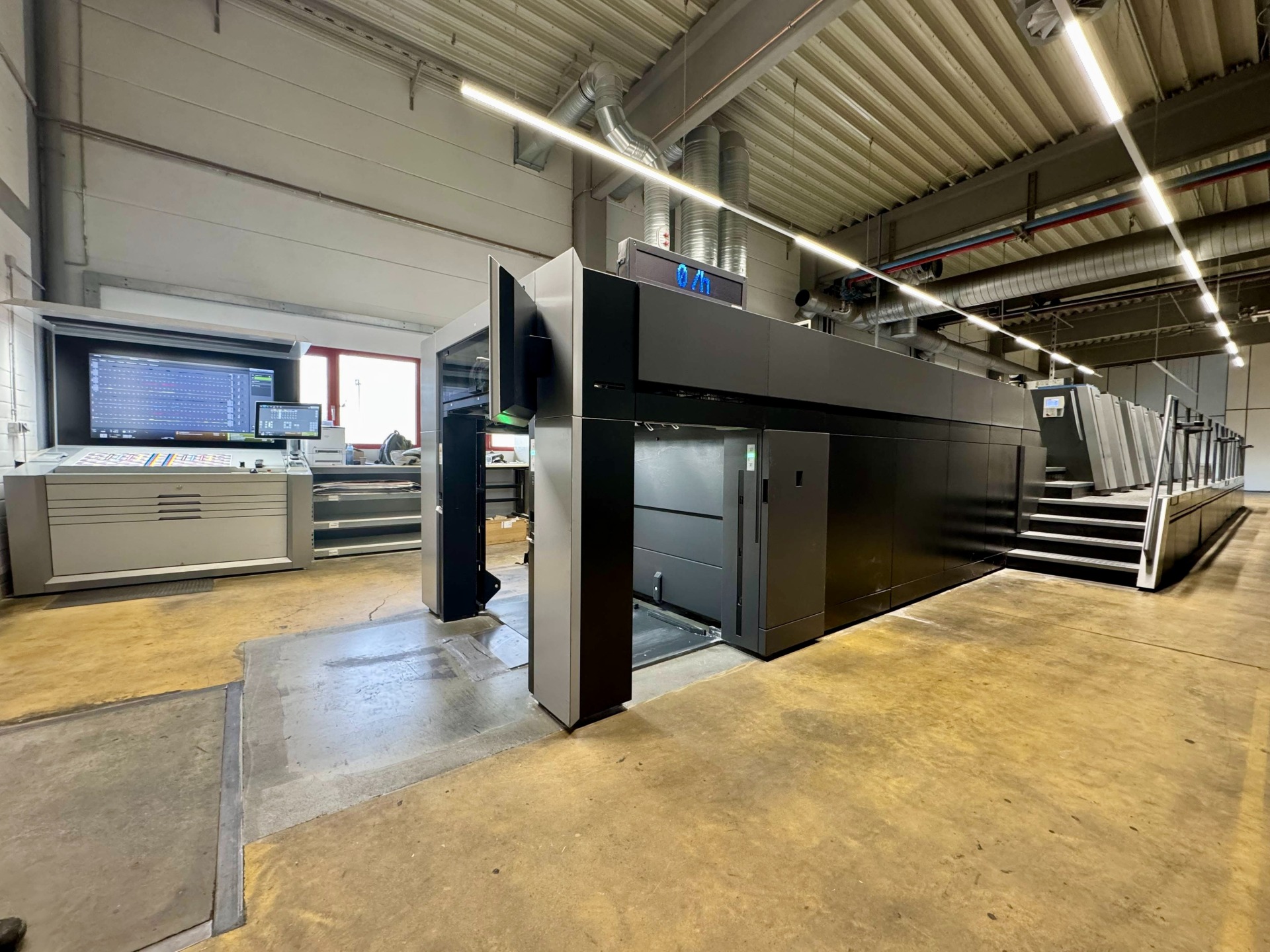 Printweek: Linney Commissions Young XL 106-8-P+L from allaoui